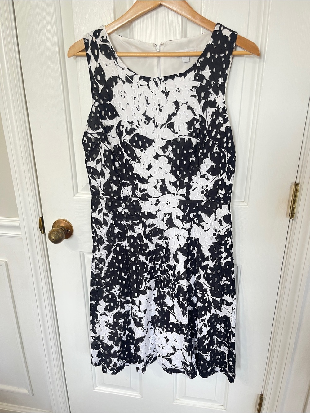New York & Company Black White Floral Eyelet Dress Size 8 Summer Wedding Party